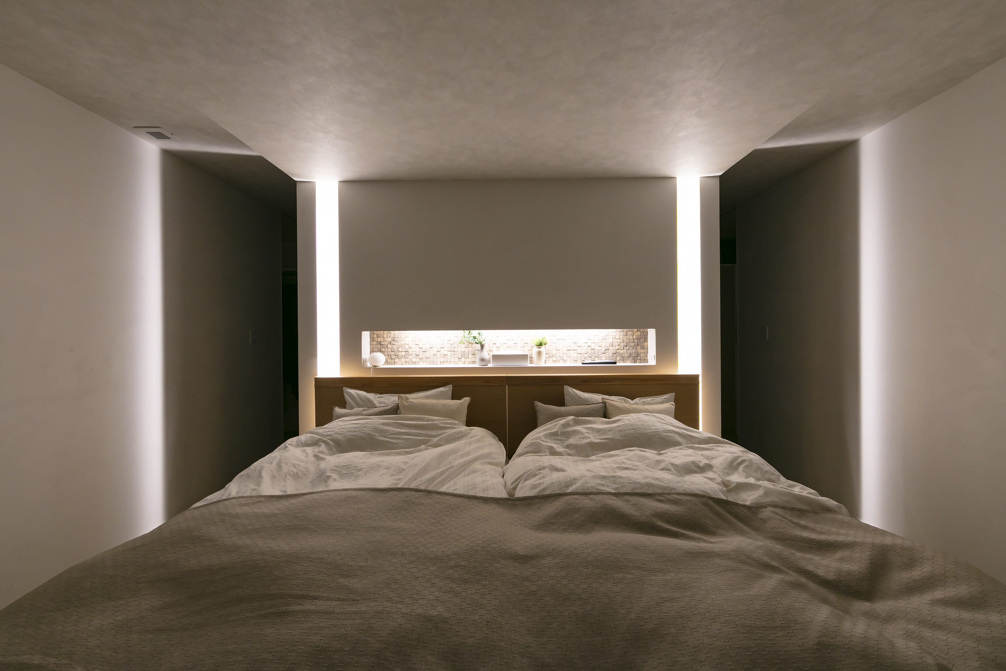 Master bedroom with premium bedding in Sapporo retreat